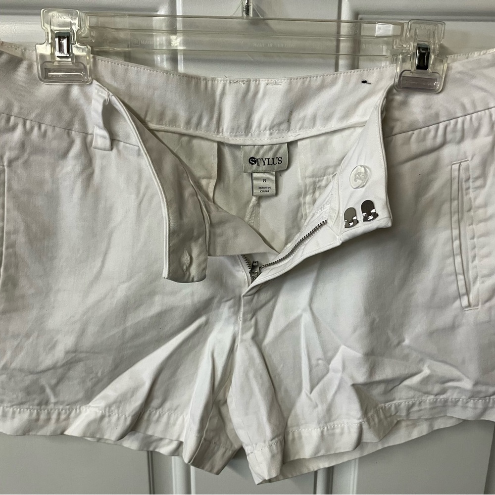 STYLUS Women's  White Shorts